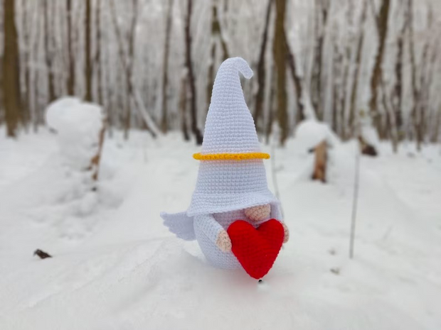 Valentines day gnome crochet pattern