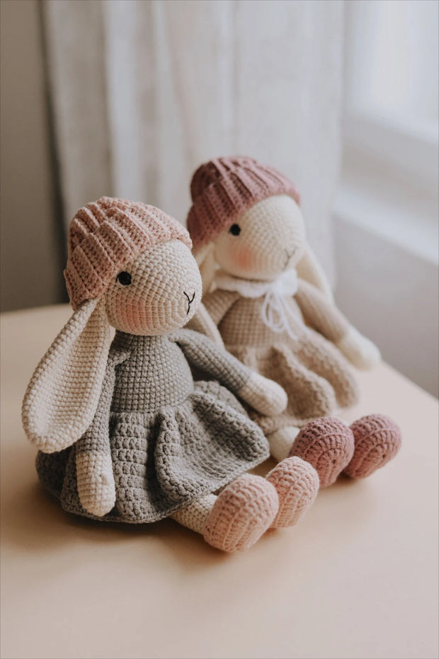 Crochet Bunny Girl Pattern with clothes