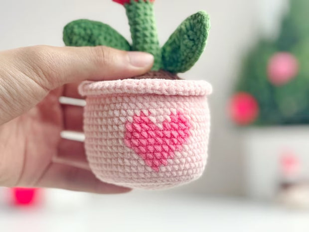 Valentine Heart Plant in a Pot Crochet Pattern