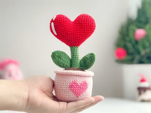 Valentine Heart Plant in a Pot Crochet Pattern