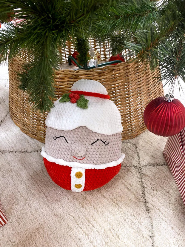 Santa & Mrs. Claus Crochet Pillow Pattern