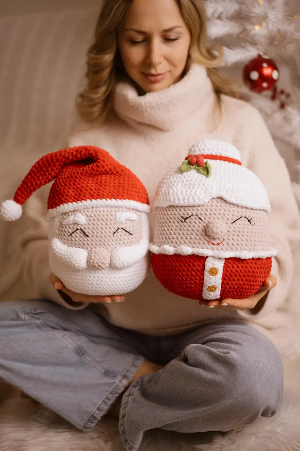 Santa & Mrs. Claus Crochet Pillow Pattern